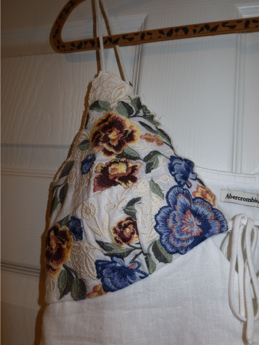 Abercrombie & Fitch White Linen Cami with Blue and Brown Floral Embroidery - Picture 2 of 4
